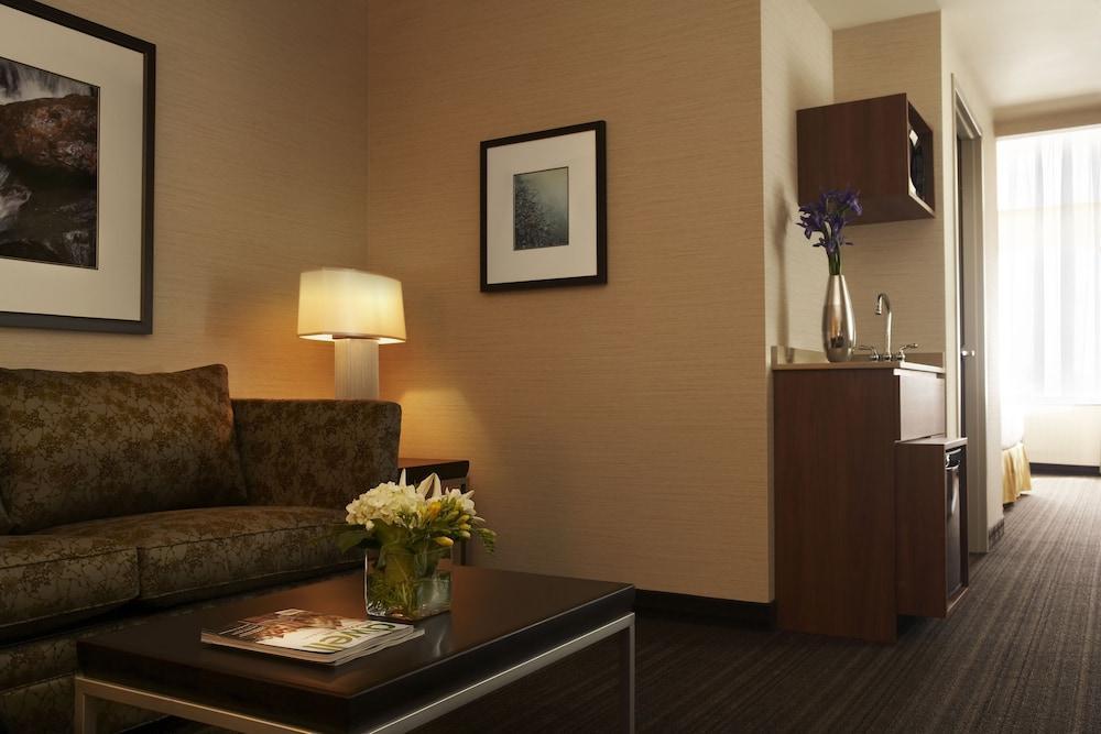 Holiday Inn Express & Suites Vaughan-Southwest By Ihg Exterior foto