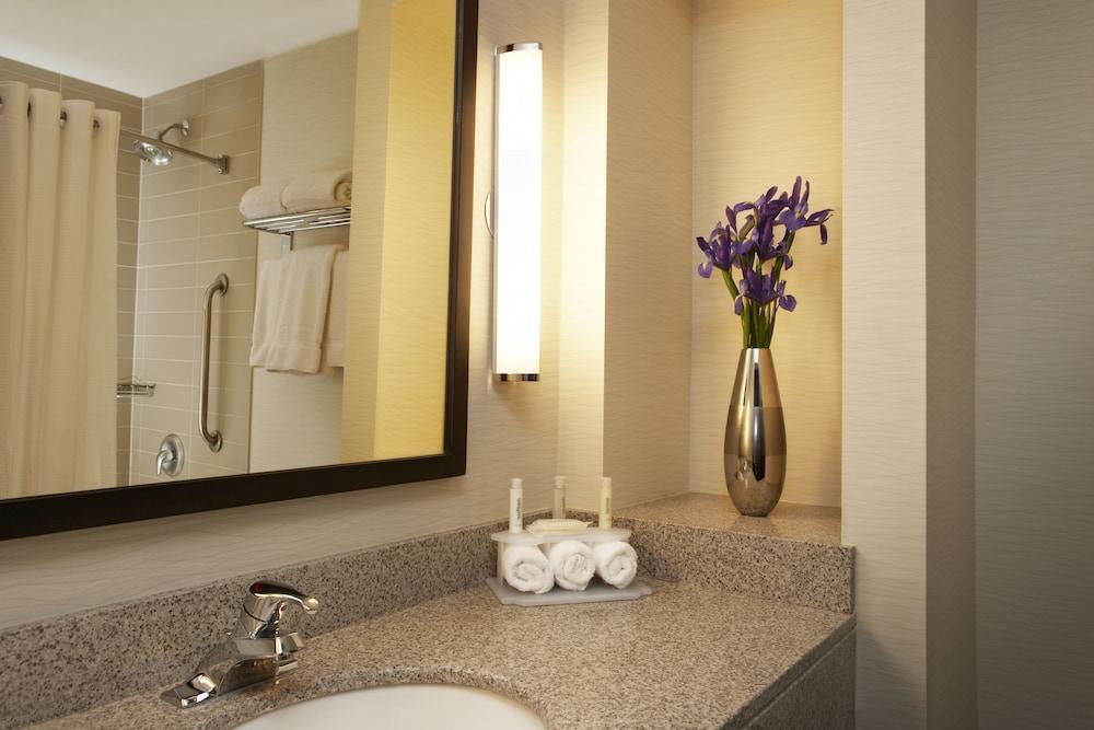Holiday Inn Express & Suites Vaughan-Southwest By Ihg Exterior foto