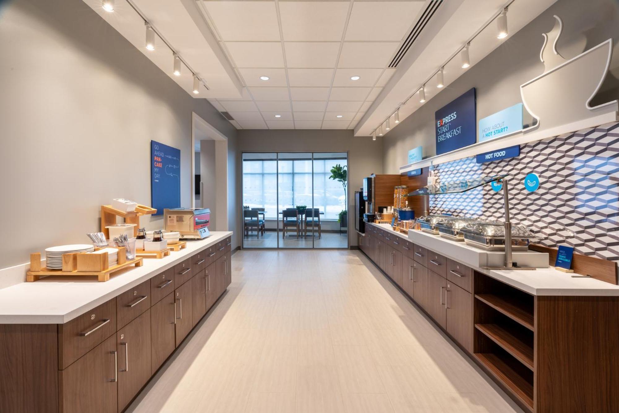 Holiday Inn Express & Suites Vaughan-Southwest By Ihg Exterior foto
