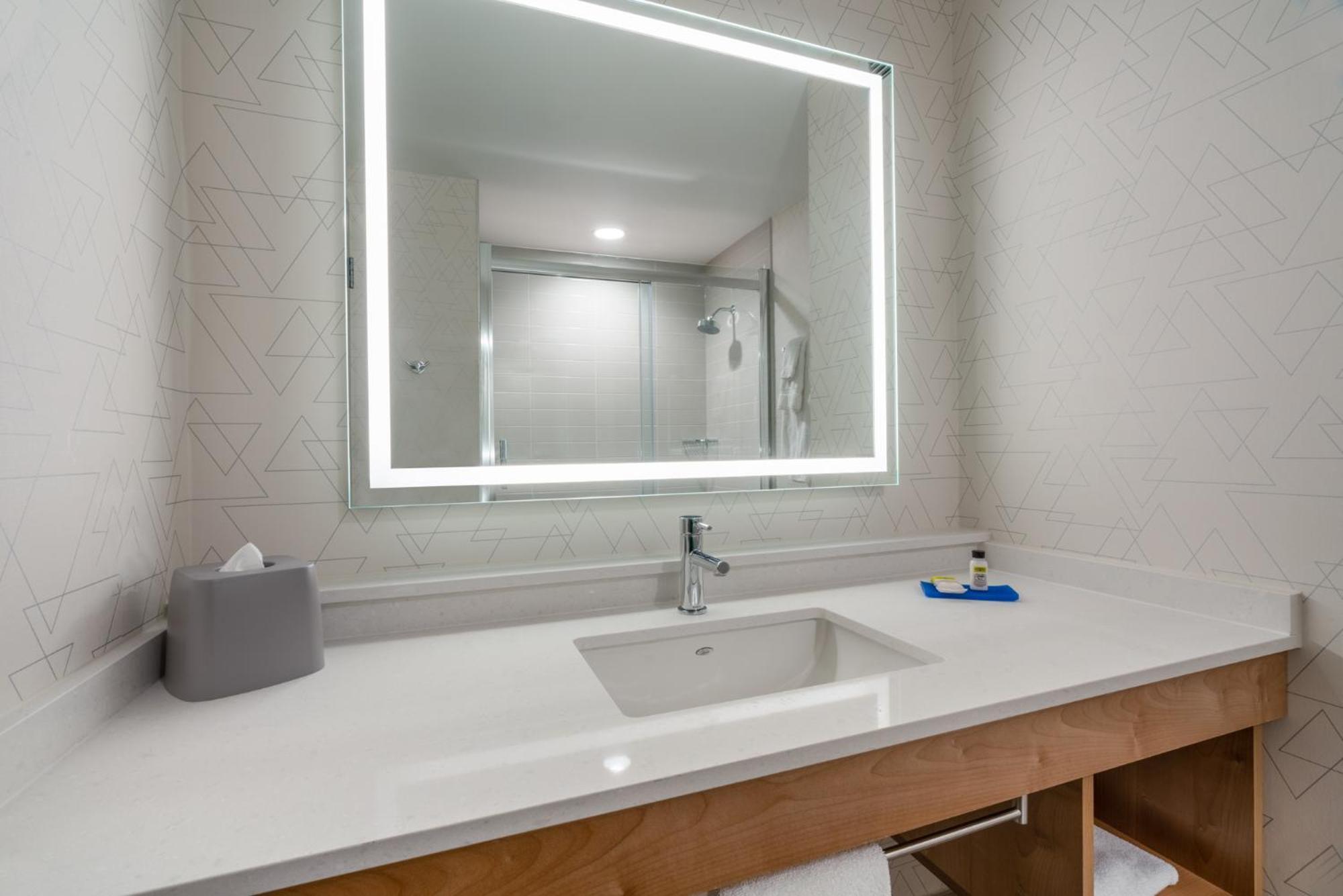 Holiday Inn Express & Suites Vaughan-Southwest By Ihg Exterior foto