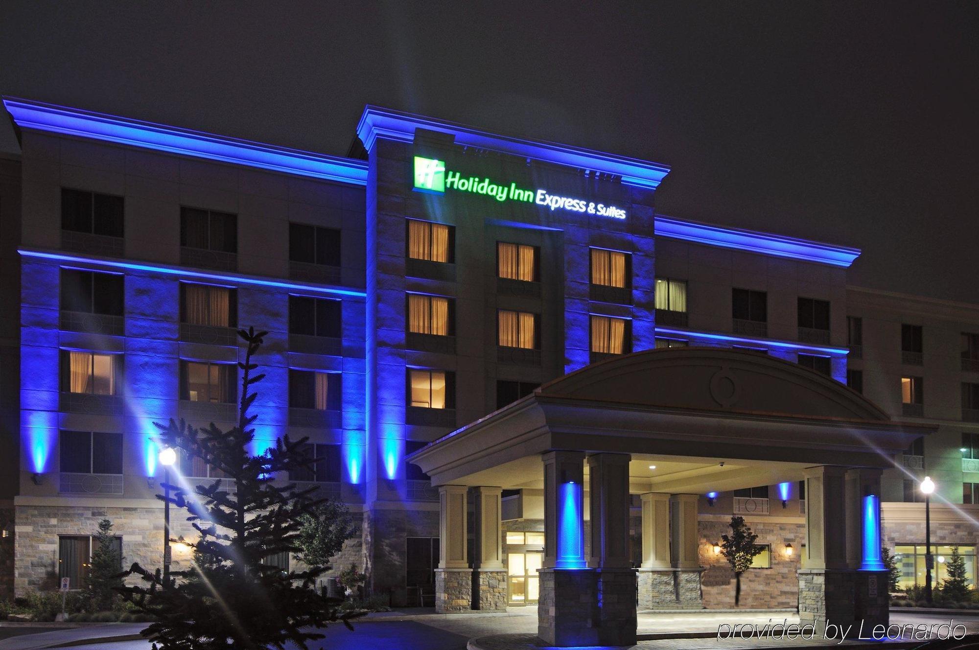 Holiday Inn Express & Suites Vaughan-Southwest By Ihg Exterior foto