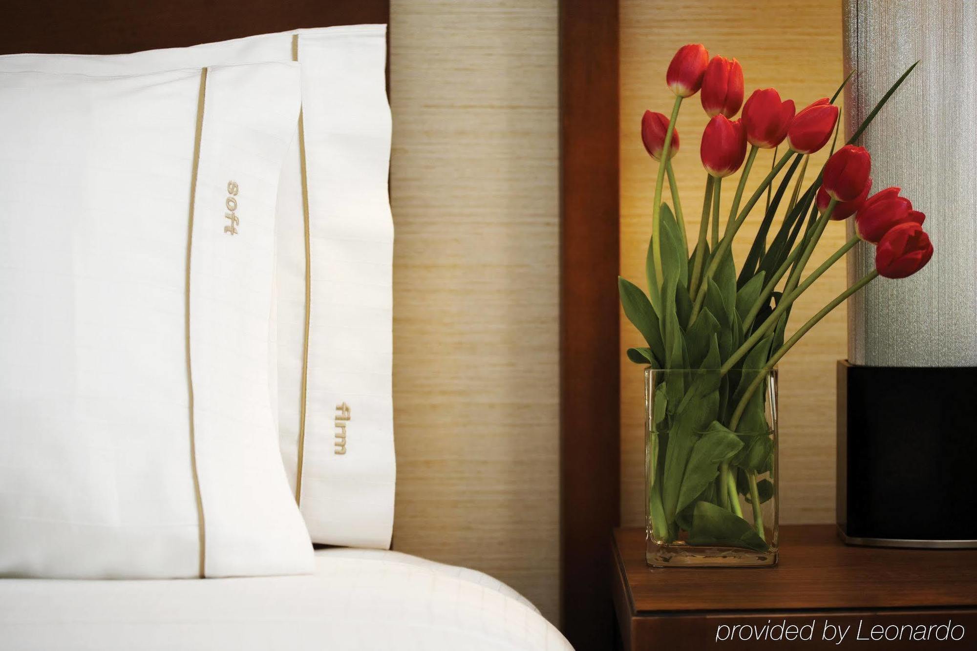 Holiday Inn Express & Suites Vaughan-Southwest By Ihg Habitación foto
