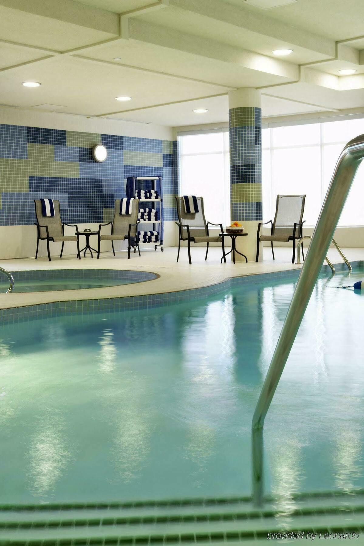 Holiday Inn Express & Suites Vaughan-Southwest By Ihg Exterior foto