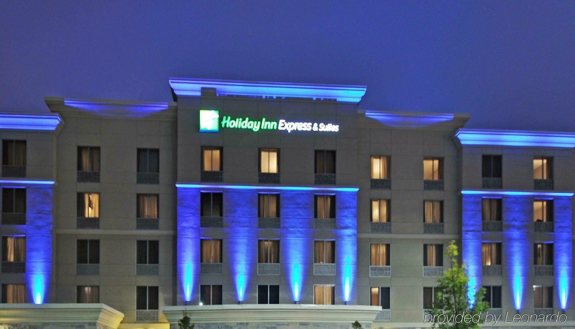 Holiday Inn Express & Suites Vaughan-Southwest By Ihg Exterior foto